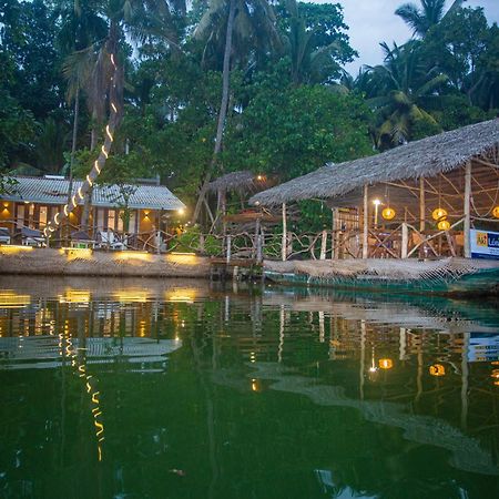 Aki Luna Lagoon Resort Хиккадува Экстерьер фото