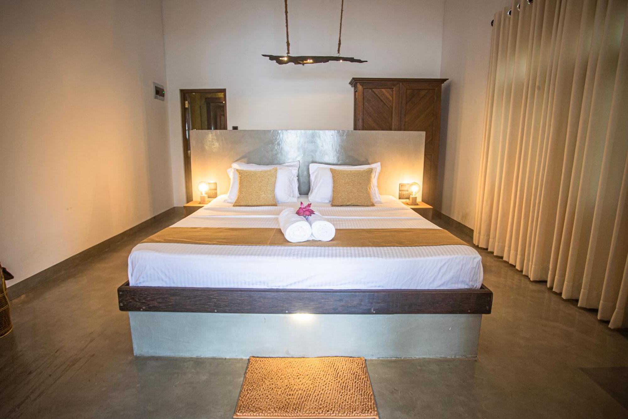 Aki Luna Lagoon Resort Хиккадува Экстерьер фото