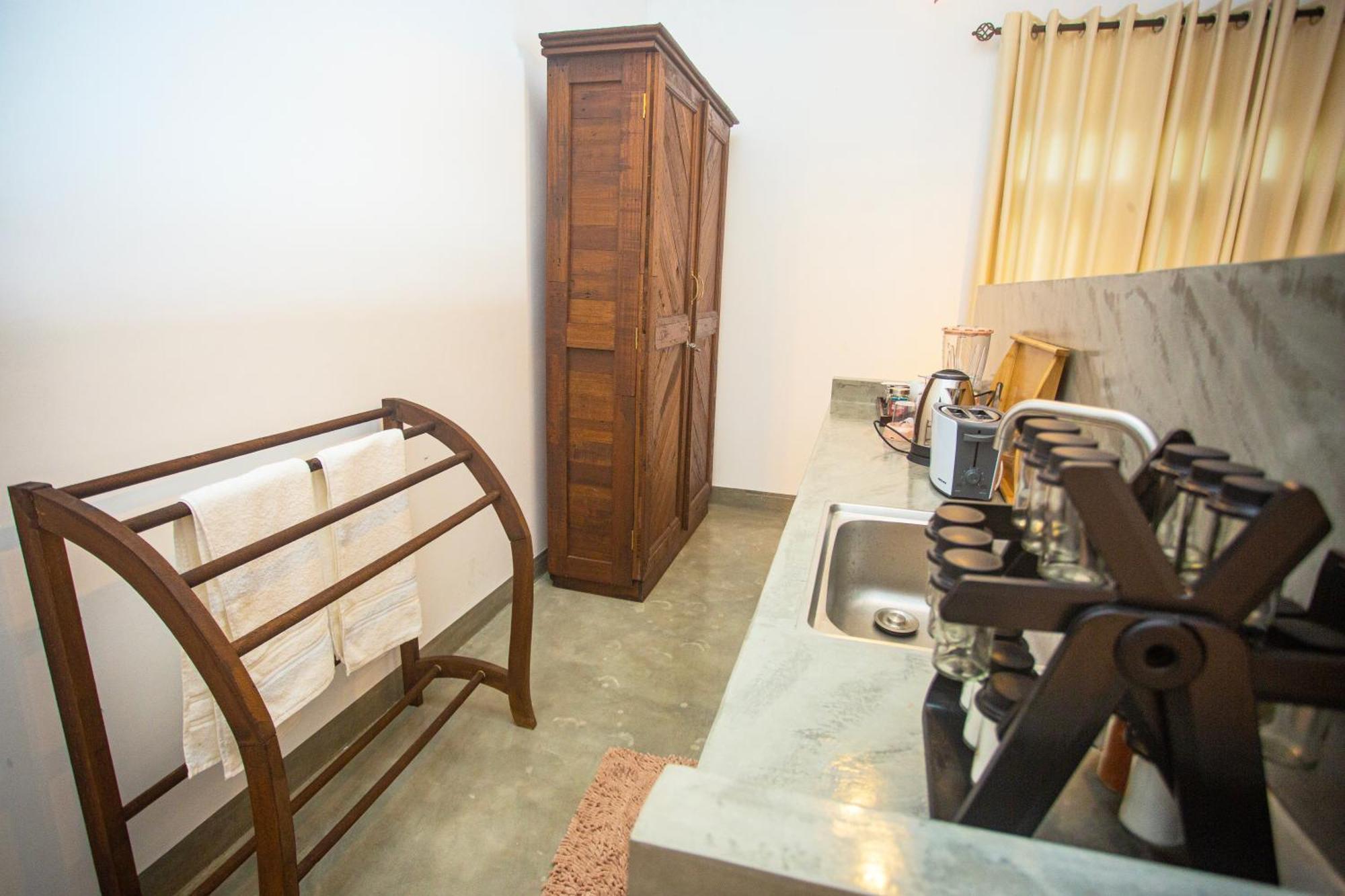 Aki Luna Lagoon Resort Хиккадува Экстерьер фото