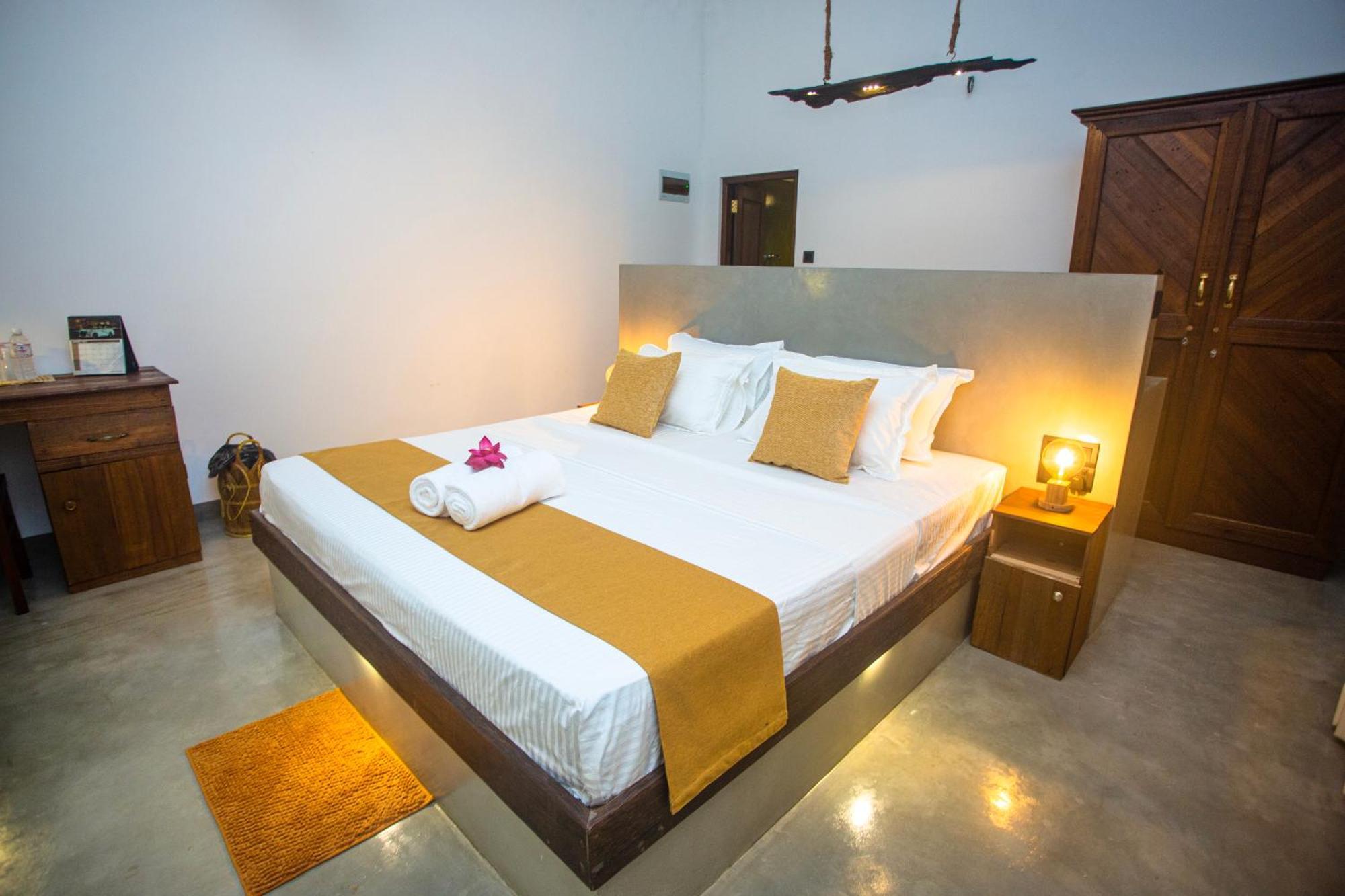 Aki Luna Lagoon Resort Хиккадува Экстерьер фото