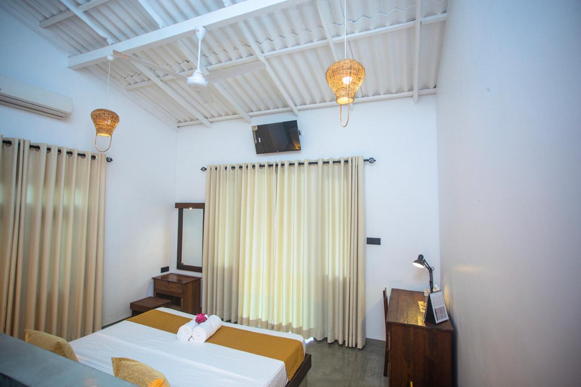 Aki Luna Lagoon Resort Хиккадува Экстерьер фото