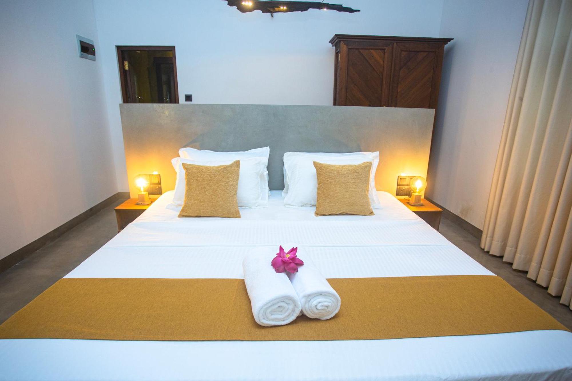 Aki Luna Lagoon Resort Хиккадува Экстерьер фото