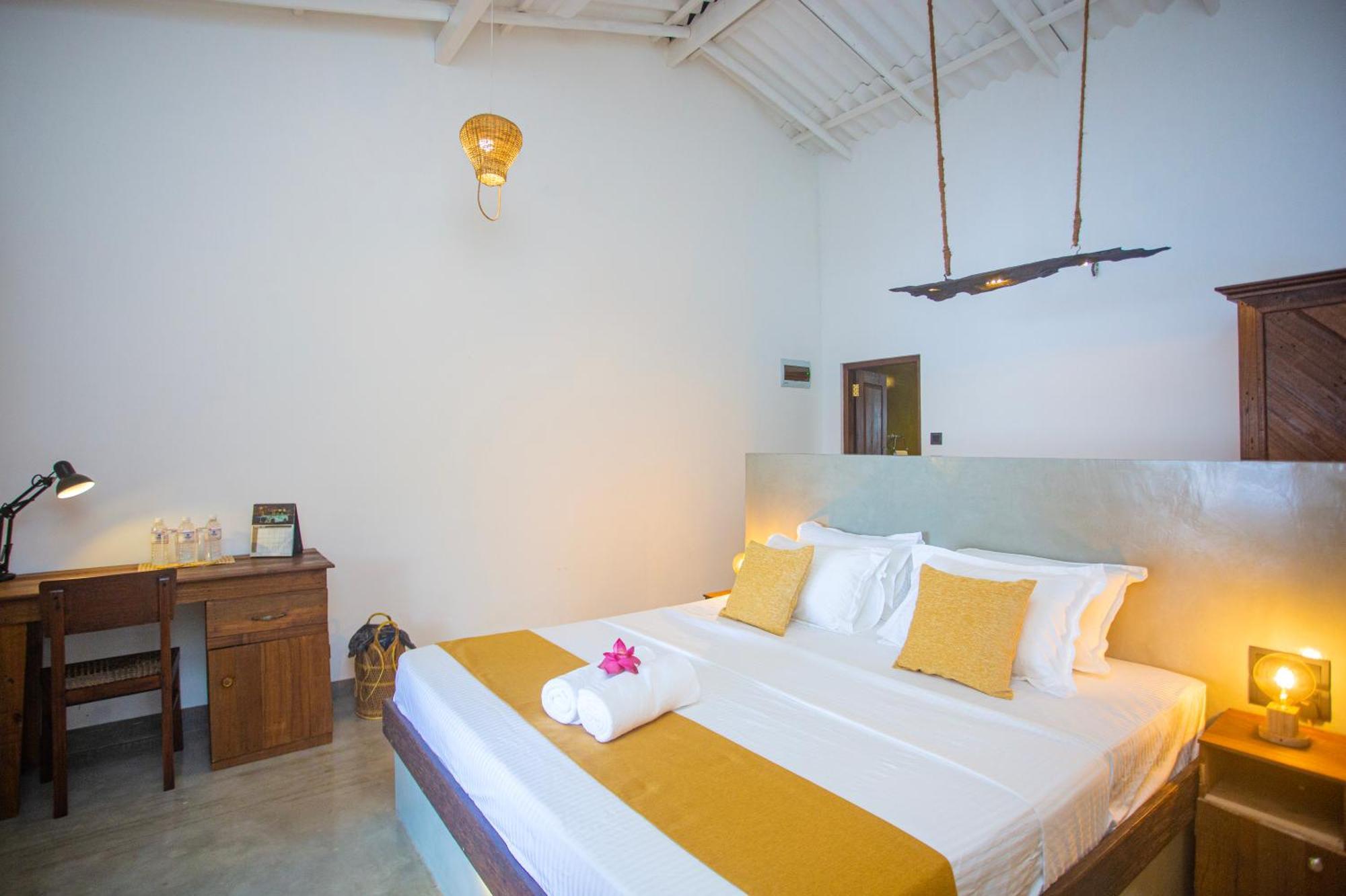 Aki Luna Lagoon Resort Хиккадува Экстерьер фото