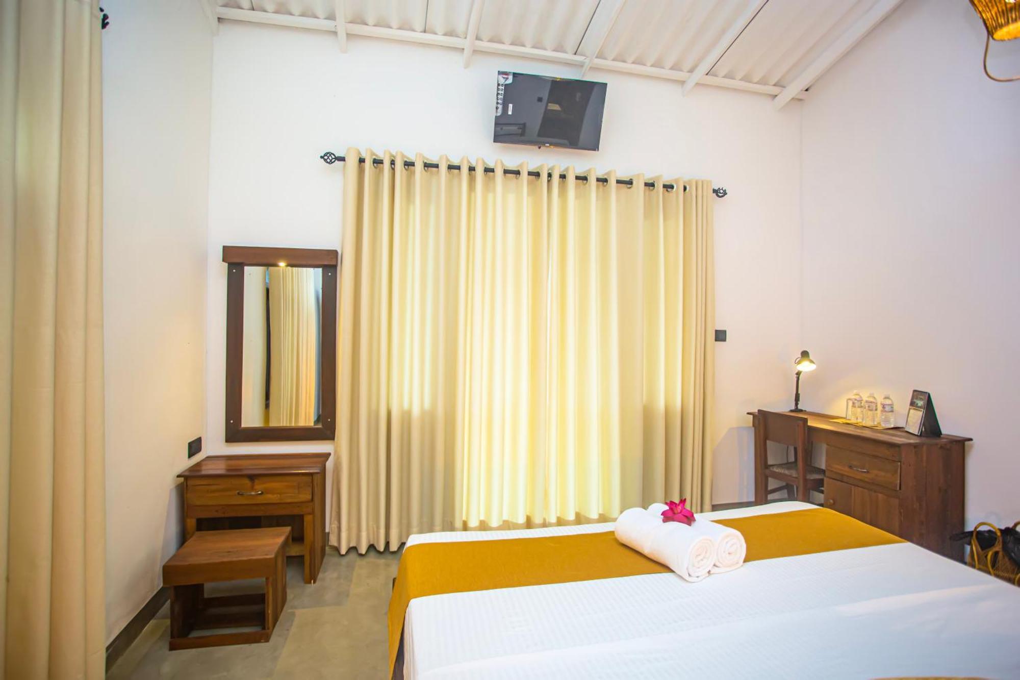 Aki Luna Lagoon Resort Хиккадува Экстерьер фото