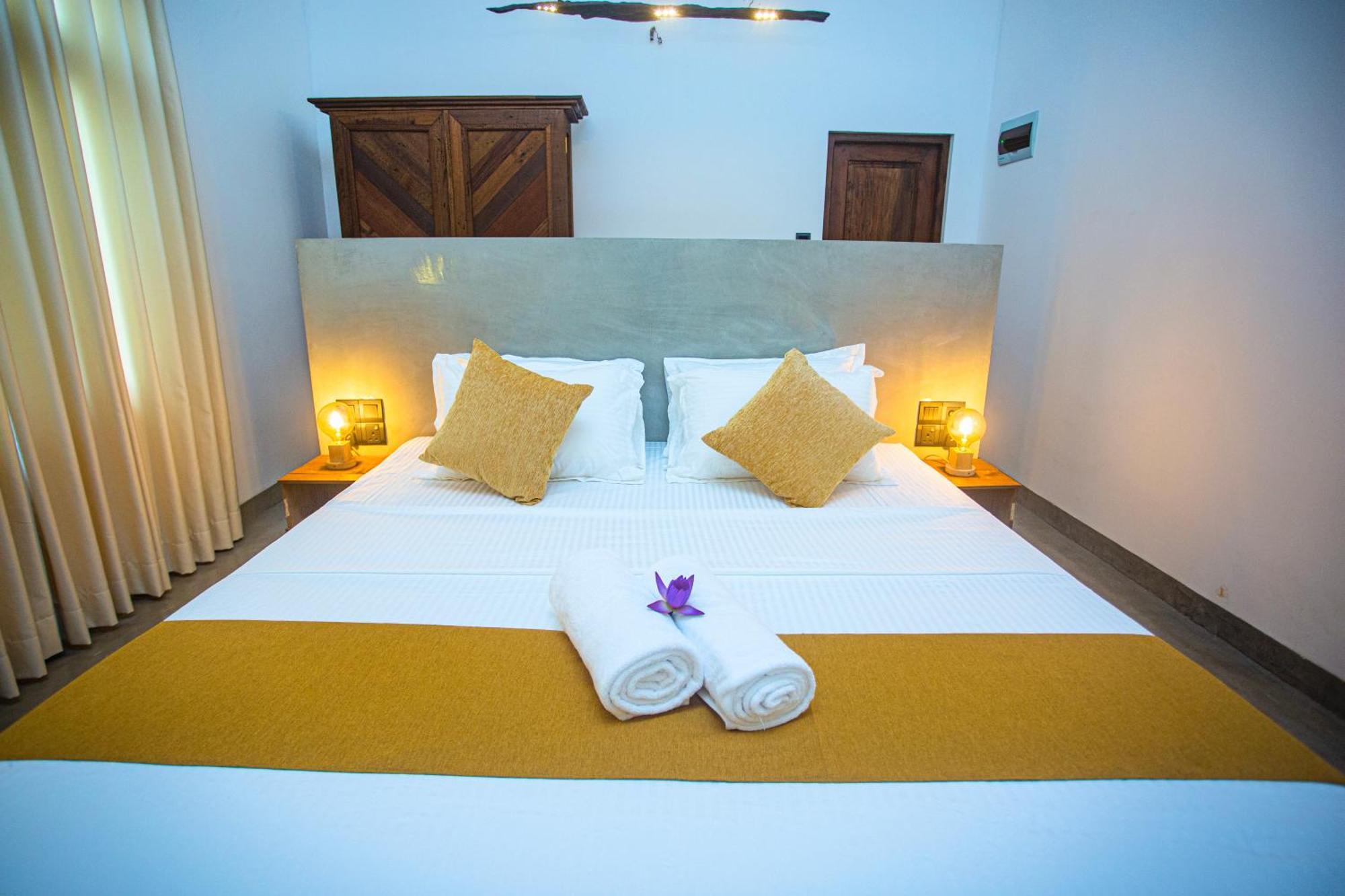 Aki Luna Lagoon Resort Хиккадува Экстерьер фото