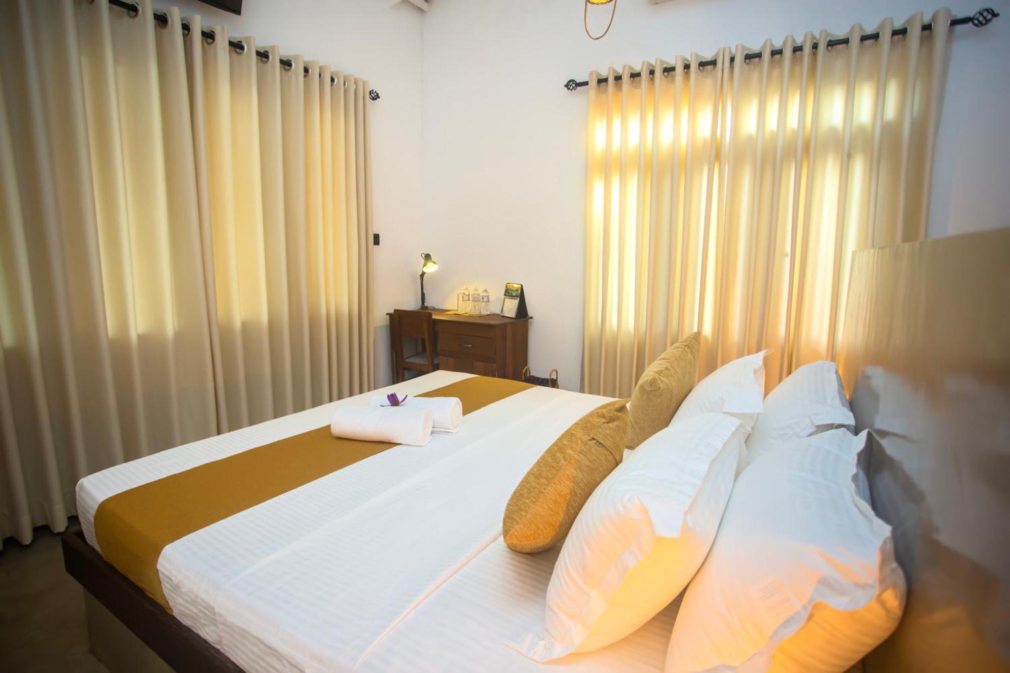 Aki Luna Lagoon Resort Хиккадува Экстерьер фото