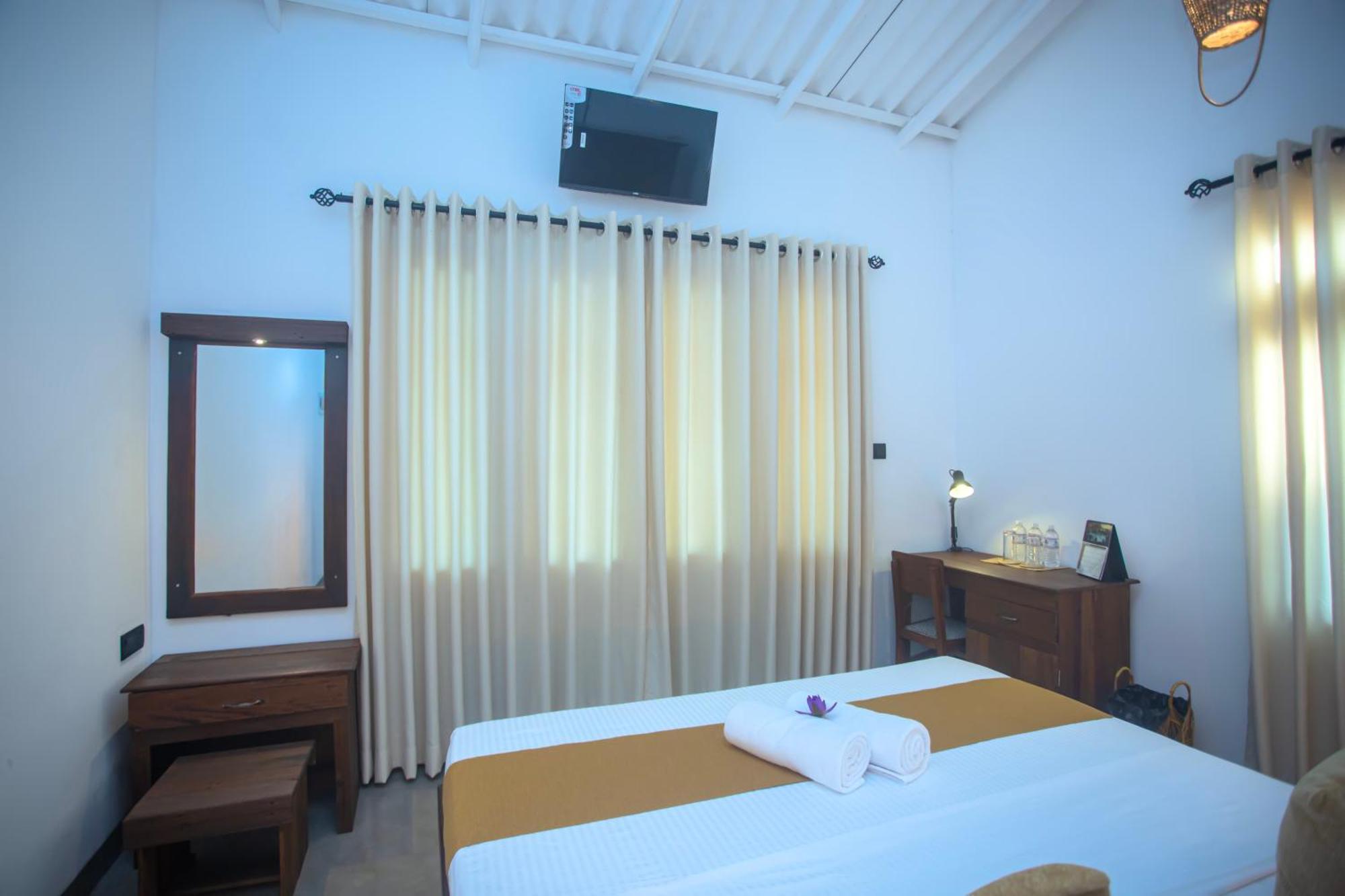 Aki Luna Lagoon Resort Хиккадува Экстерьер фото