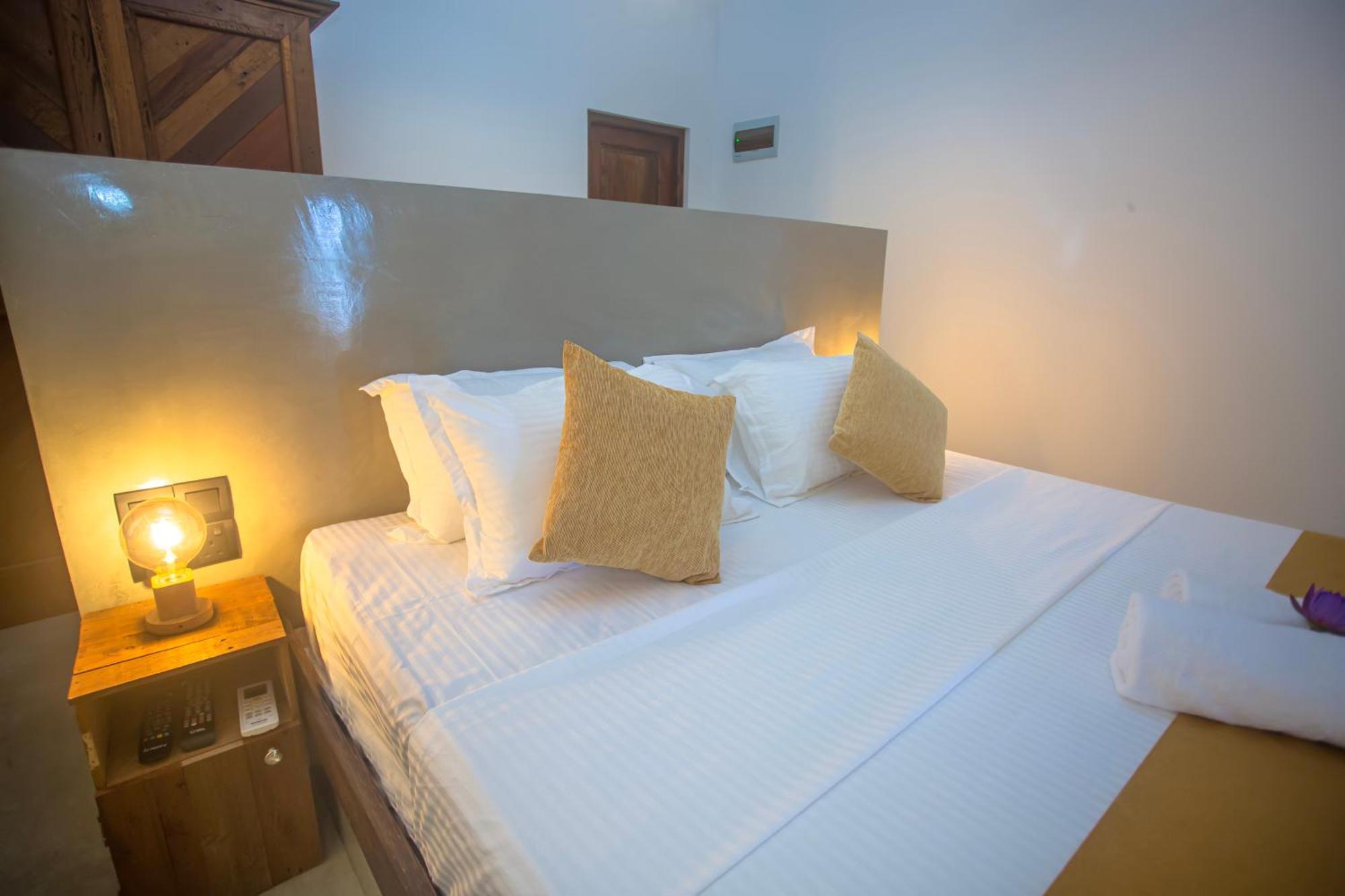 Aki Luna Lagoon Resort Хиккадува Экстерьер фото