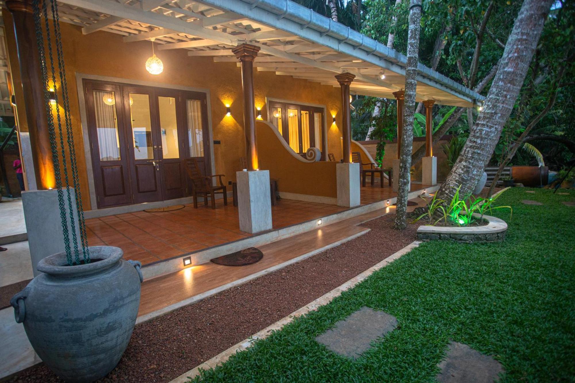 Aki Luna Lagoon Resort Хиккадува Экстерьер фото