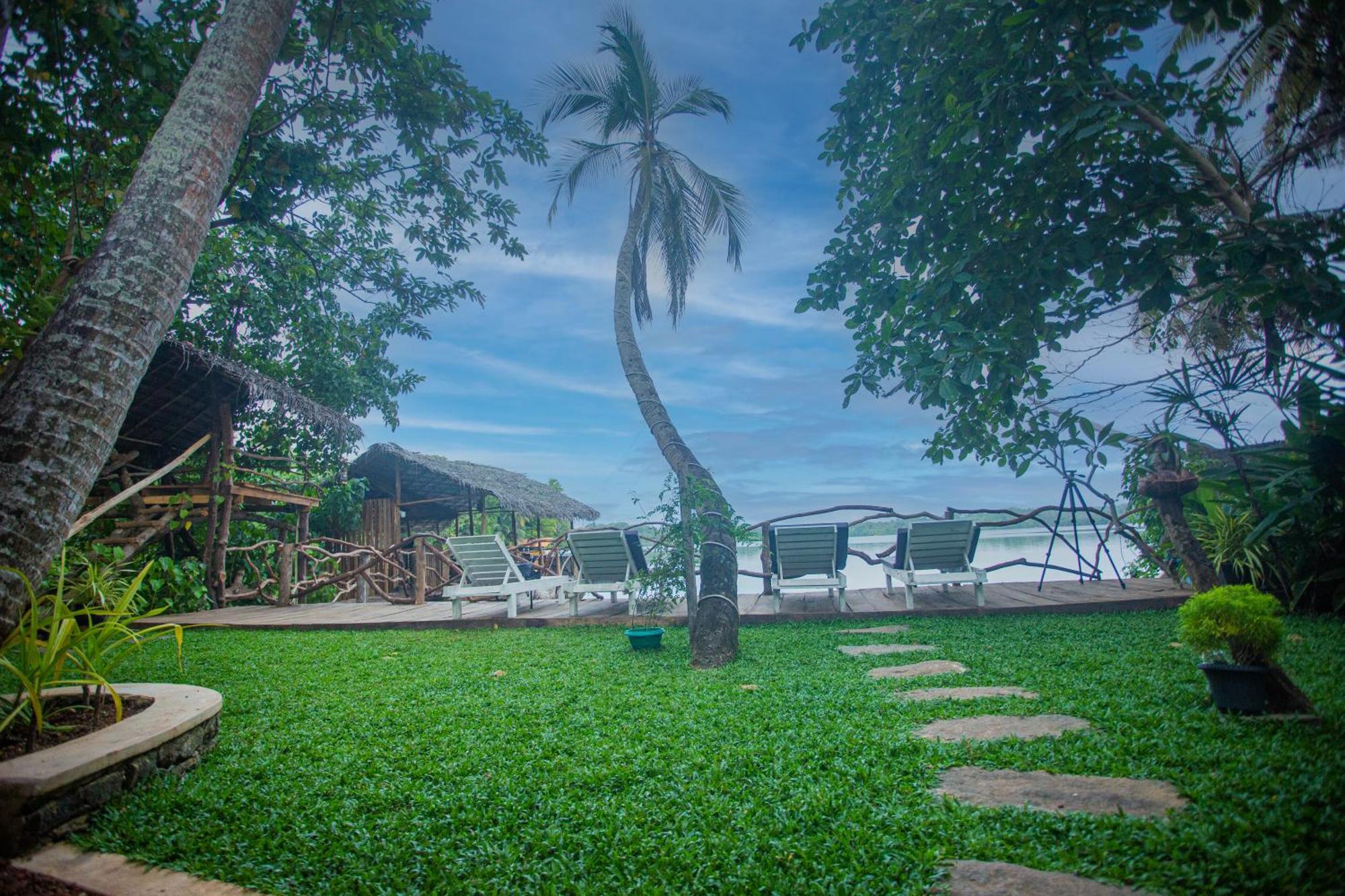 Aki Luna Lagoon Resort Хиккадува Экстерьер фото