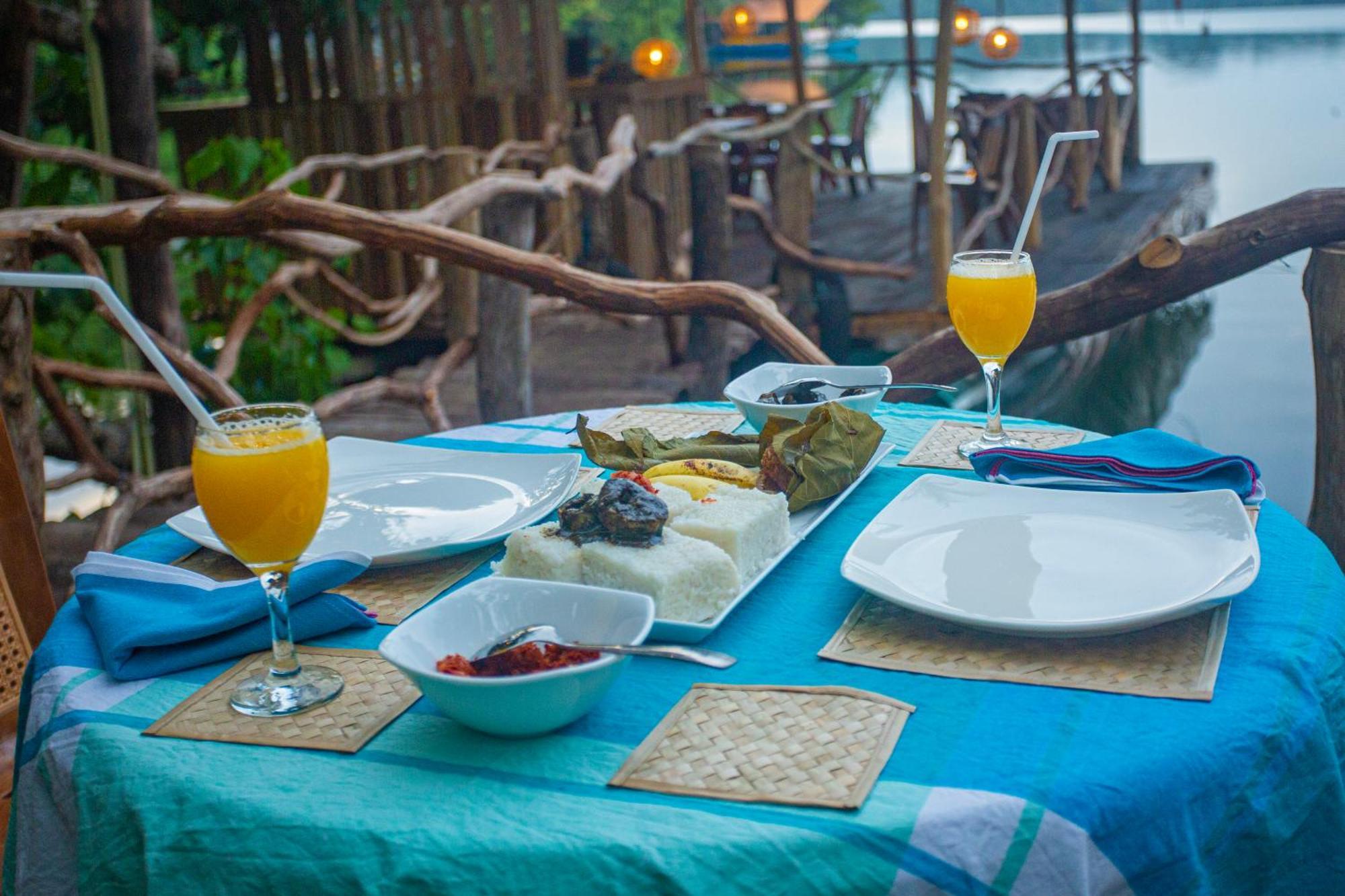 Aki Luna Lagoon Resort Хиккадува Экстерьер фото
